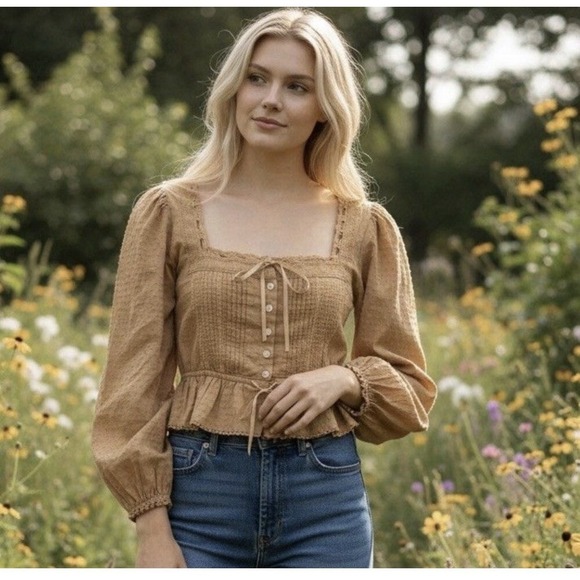 American Eagle Outfitters Tops - American Eagle Milkmaid Top Sz M Tan Cottage Peasant Boho Crochet Lace Coquette